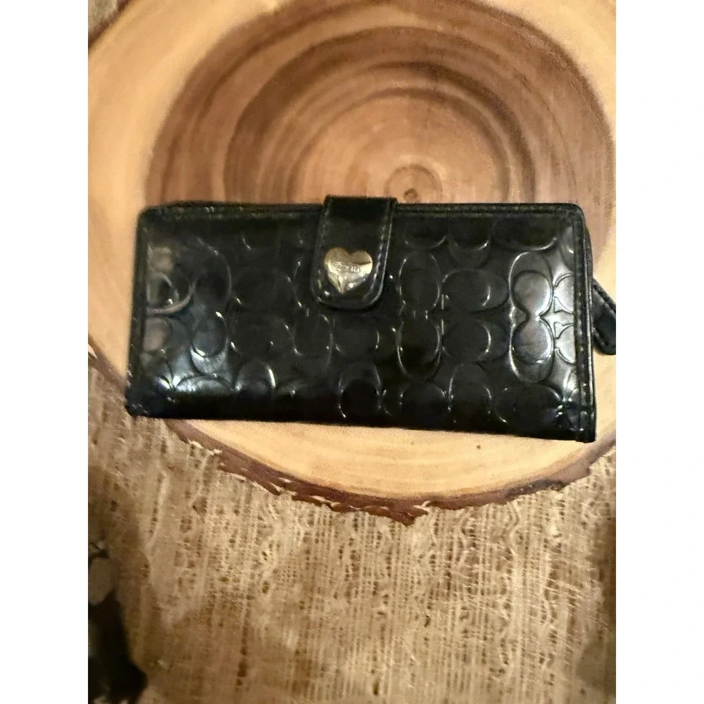 Coach Patent Logo Embossed Leather Heart Snap Closure Wallet Black Y2K